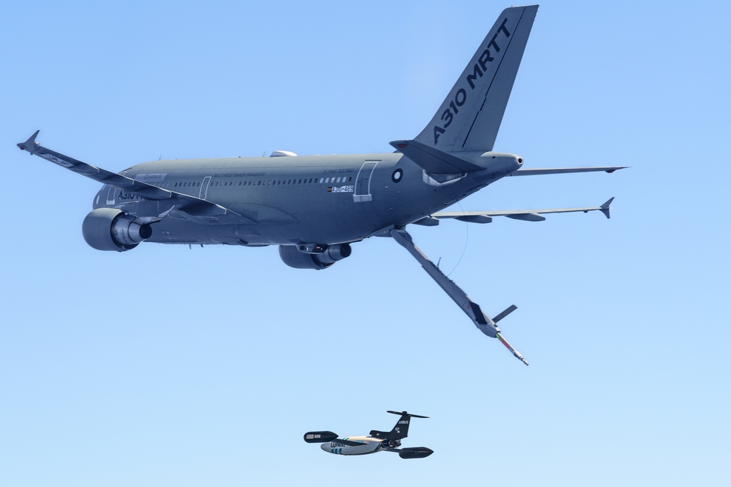 Airbus logra el guiado y control autónomo en vuelo de un dron desde un avión cisterna
